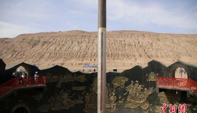 新疆吐魯番高溫達45℃ 火焰山“定海神針”達70℃