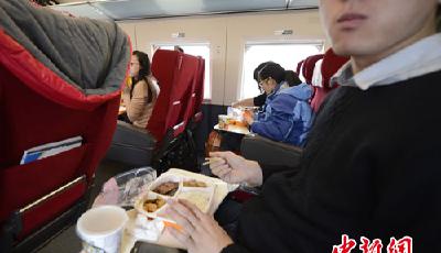 全國27個高鐵站將試點網絡訂餐 外賣送餐能否準時？