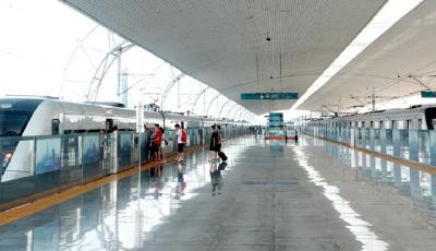 全國首例！動車地鐵旅客15秒同臺換乘