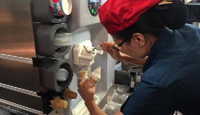 上海突檢麥當(dāng)勞冰淇淋 門店請示總部拒絕開箱