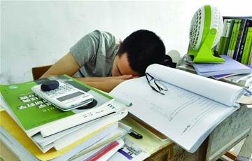 暑假忙考研 学海无涯苦作舟