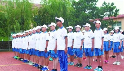 中学陆续进入新生军训模式