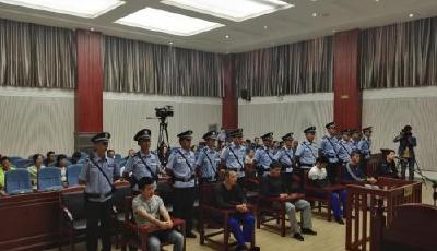 “女游客麗江被打”案一審宣判 六被告人當(dāng)庭認(rèn)罪