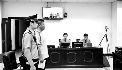 黑車車隊(duì)經(jīng)營者受審：想車隊(duì)合法化但許可辦不下來