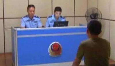 人民日報評“網友吐槽食堂難吃被拘”：權力濫用