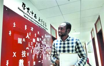 325名“洋学生”来报到