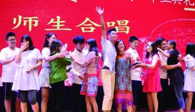 倾注新人文关怀助力学生全面个性成长