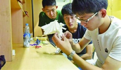 “折纸少年”来青上大学