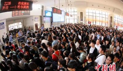 “雙節”預計7.1億人次出游 各地全力做好安全保障