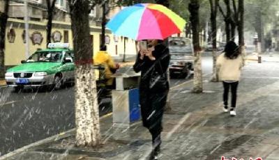 多地迎下半年首場降雪 一眨眼就成了冬天