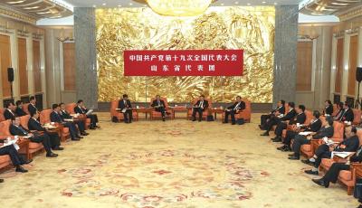 代表團(tuán)討論向中外記者開放