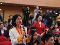 十九大新聞中心舉行記者招待會