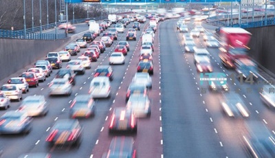 20項(xiàng)交管“放管服”新舉措：資料減免、一證即辦、自助快辦