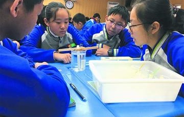 老师“空中”授课 两校学生受益