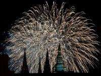 煙花點(diǎn)亮布拉格