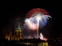 煙花點(diǎn)亮布拉格