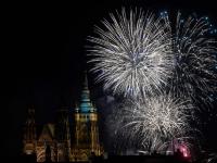 煙花點(diǎn)亮布拉格