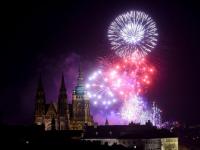 煙花點(diǎn)亮布拉格