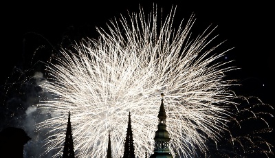 煙花點亮布拉格