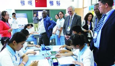 学生快乐教师幸福 家长赞誉社会满意