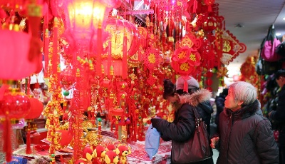 紅紅火火好熱鬧 新春掛飾節(jié)前走俏