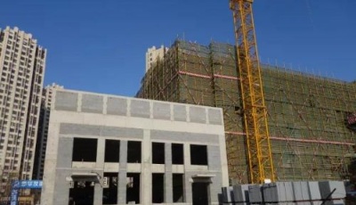 青島寧安路小學(xué)主體封頂 預(yù)計(jì)今年9月投入使用