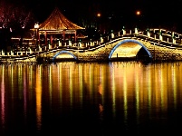 “明湖夜宴” 點(diǎn)靚濟(jì)南