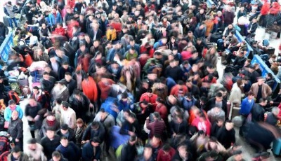 鐵路春運客流攀升 10日全國預計發送旅客990萬人次