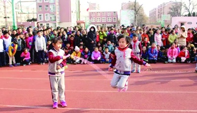 四流中路第三小学 跳绳舞出欢乐海洋