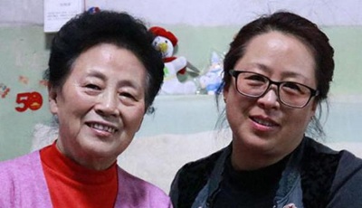 “牽媽媽的手”親情不用轟轟烈烈 和母親在一起就是幸福