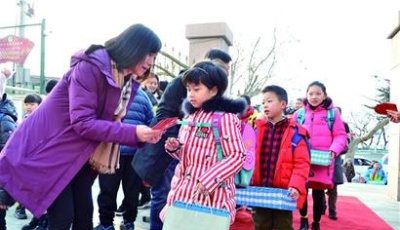 宝贝返校 发“红包”做体测