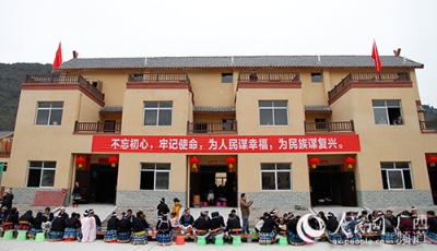 廣西南丹：“繳納18000多元住進(jìn)158平方米房子”