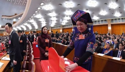 十三屆全國人大一次會議經(jīng)投票表決通過了憲法修正案