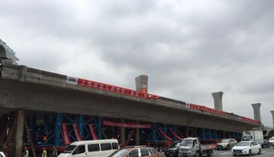 中國企業(yè)成功整體移除世界最大噸位單體橋梁(圖)