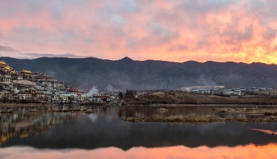 云南迪慶：色彩斑斕 美如畫卷
