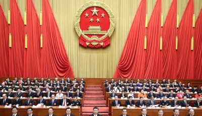 “萬眾一心向前進(jìn)”！