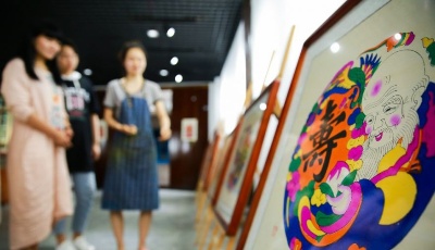 【圖片故事】“95后”接棒傳承木版年畫