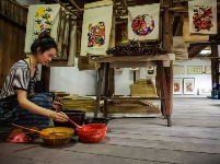 【圖片故事】“95后”接棒傳承木版年畫