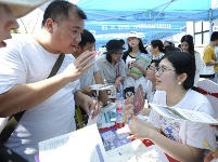 組圖：高校招生咨詢忙