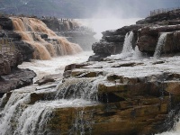 黃河壺口瀑布現半清半濁景觀