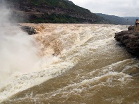 黃河壺口瀑布現半清半濁景觀