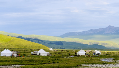 新疆：“空中草原”迎來旅游旺季