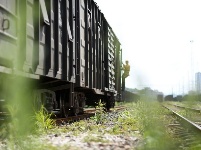 【高溫下的勞動者】  伏天里的90后調車工