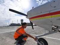 【高溫下的勞動者】酷暑中揮灑青春汗水