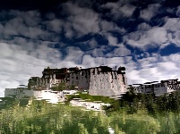 西藏旅游進入高峰