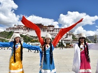 西藏旅游進入高峰