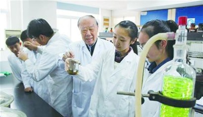 给学生一片自由探究的“蓝海”