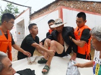 安徽淮北：臺(tái)風(fēng)引發(fā)洪澇災(zāi)害 緊急轉(zhuǎn)移被困群眾