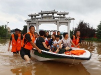 安徽淮北：臺(tái)風(fēng)引發(fā)洪澇災(zāi)害 緊急轉(zhuǎn)移被困群眾