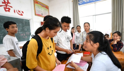 大山深處，愛心照亮貧困女孩求學路
